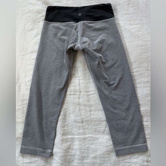 Lululemon Athletica Gray Crop Leggings Soft Comfortable Fit - Picture 5 of 5